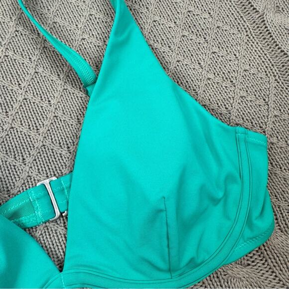 Athleta Green Bikini Top ~ 34 B/C - Picture 3 of 8